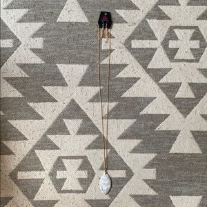 Long howlite stone necklace with earrings